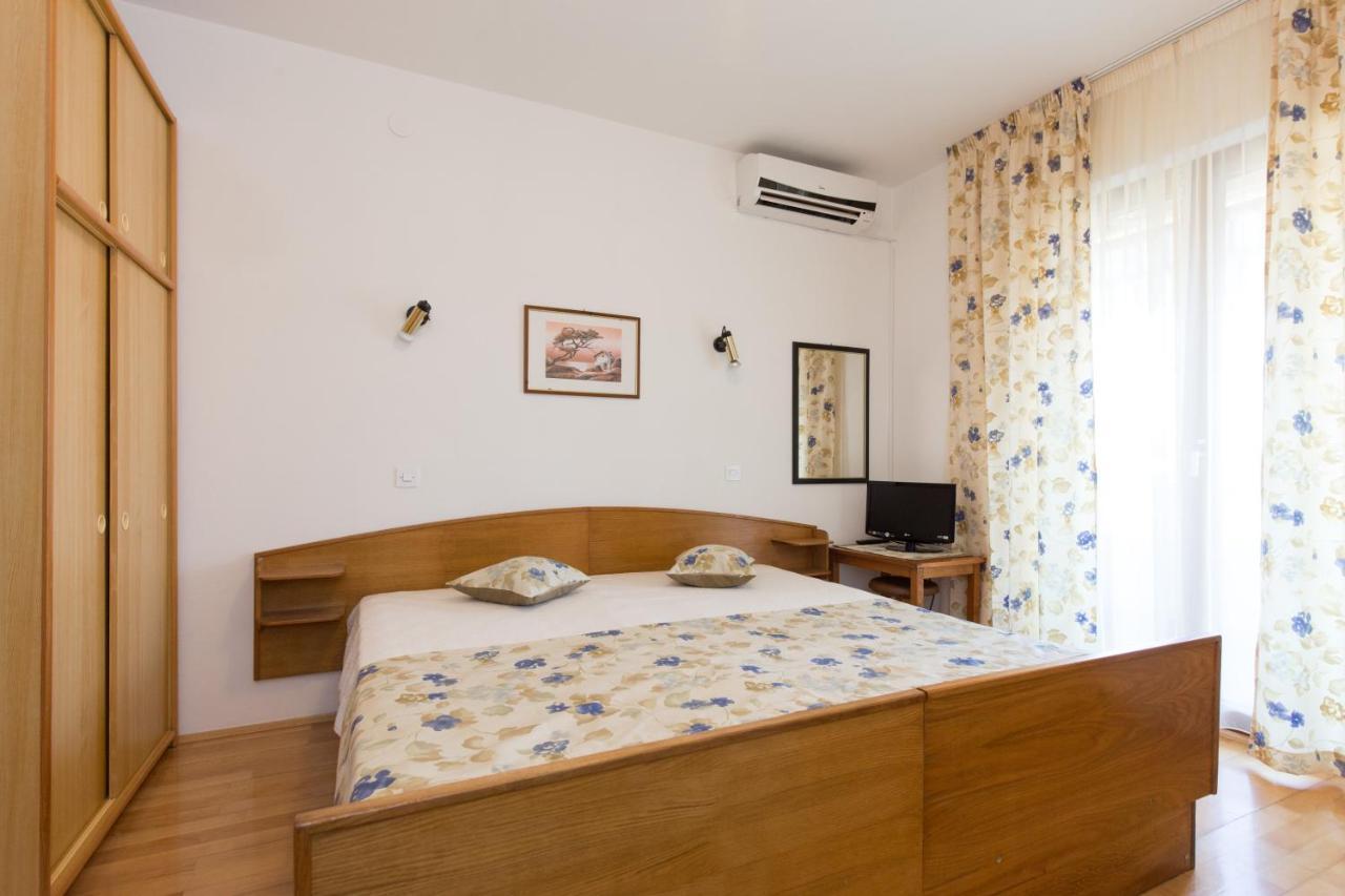 Apartment & Room Dinka, Krk Krk Town Eksteriør bilde
